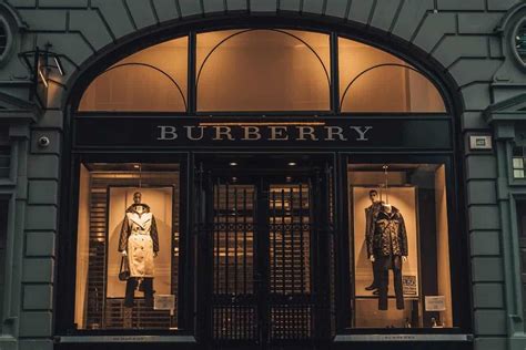 is burberry a luxury brand|where did burberry originate.